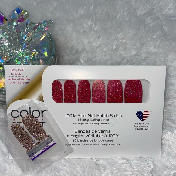 Color Street | Cran-apple Sprit z cranberry red with chunky gold flakes nail set - Picture 5 of 11